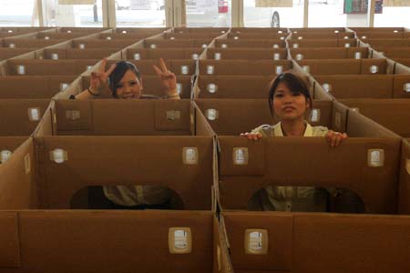 ダンボール迷路、ショッピングモールイベント、年少者対象イベント